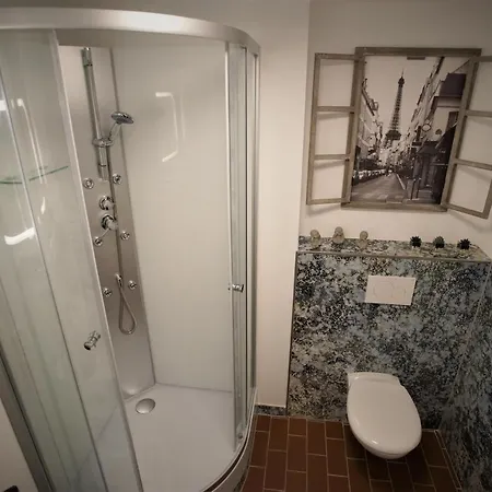 Mill Valley Apartment *